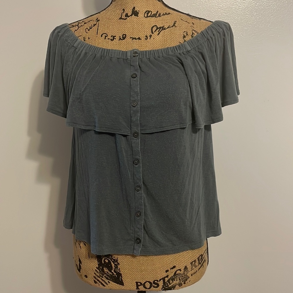 American Eagle off the shoulder shirt